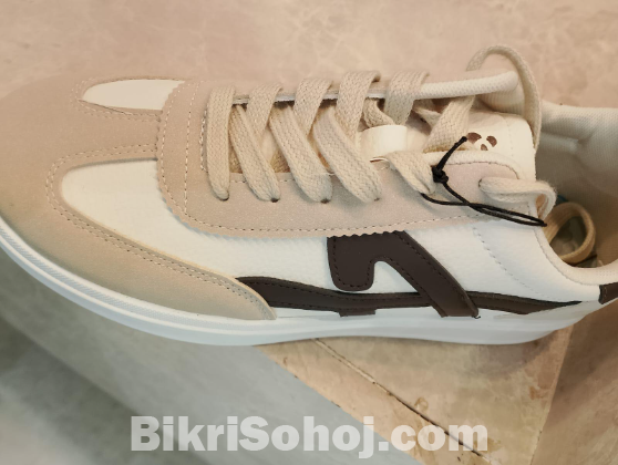 Panda Men’s Casual Sneaker